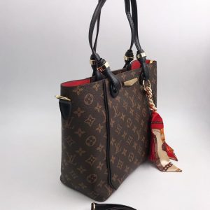 Сумка Louis Vuitton Caissa