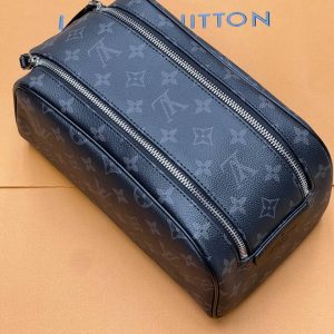 Косметичка Louis Vuitton Dopp Kit