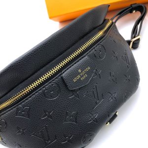 Сумка на пояс Louis Vuitton Discovery