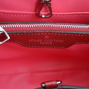 Сумка Louis Vuitton Capucines