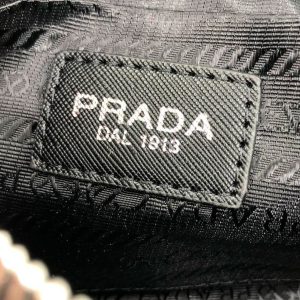 Сумка Prada Re-Edition