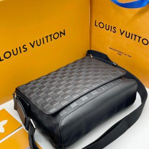 Сумка Louis Vuitton District