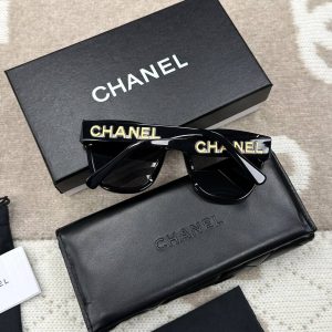 Солнцезащитные очки Chanel