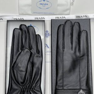 Перчатки Prada