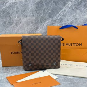 Сумка Louis Vuitton District